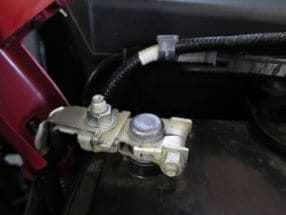 バッテリー交換時の端子の締め付け注意