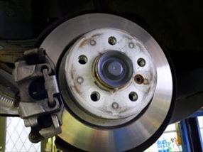 車のブレーキの効き具合が悪くなった場合の原因や対処方法