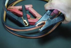 バッテリーを充電する手段