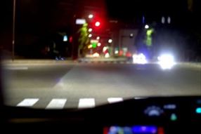ヘッドライトの明るさの変化によるバッテリー交換時期の判断