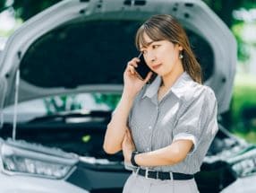 ロードサービスに電話