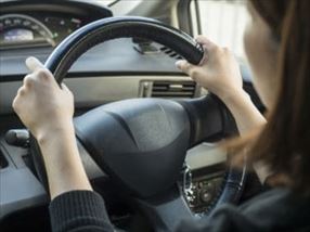 車が真っすぐに走れなくなる故障